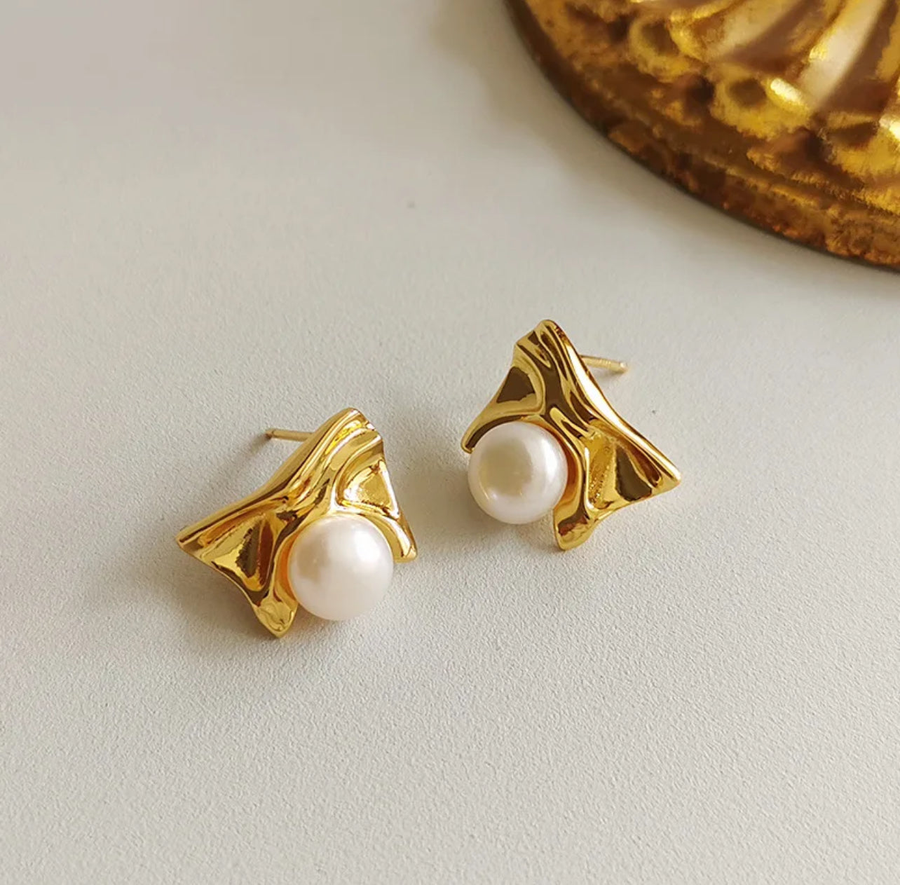 Dainty Pearls